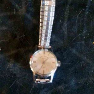 VINTAGE ANDRE BOUCHARD 17 JEWELS/LADIES WATCH WITH PEARL FACE 1950S